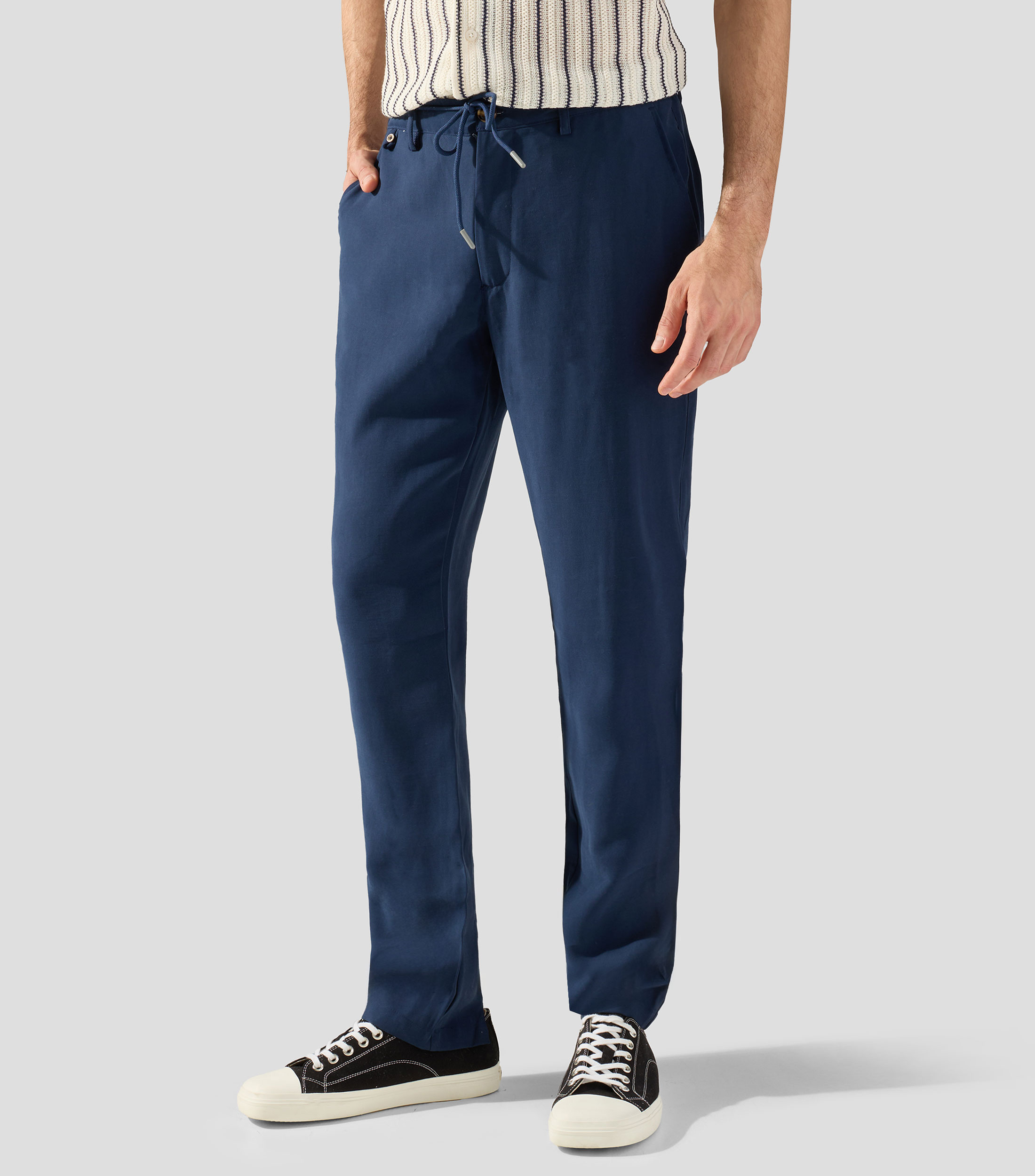 Pantalón casual tipo chino Hombre